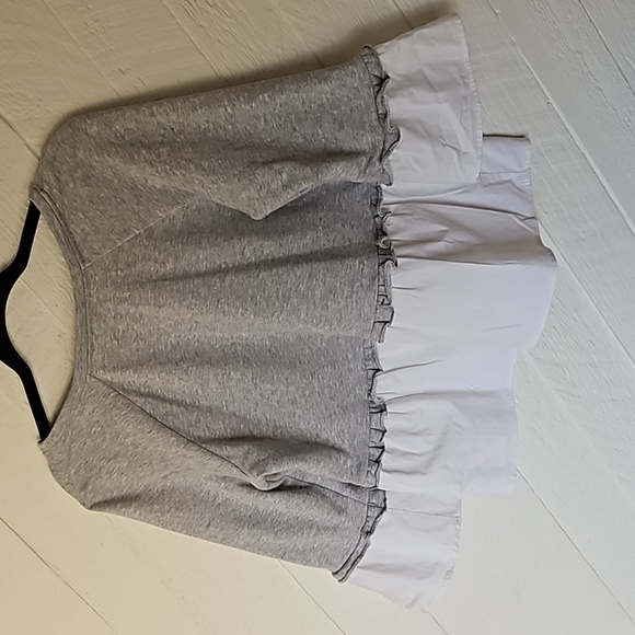 DR2 Ruffle Sleeve top - Picture 2 of 4